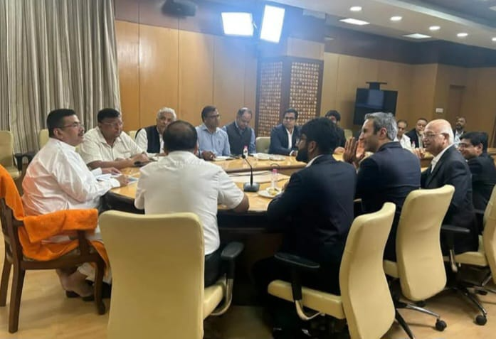 নবান্নে রিলায়েন্স কর্তাদের সঙ্গে মুখ্যমন্ত্রীর বৈঠক, বাংলায় নতুন বিনিয়োগের সম্ভাবনা